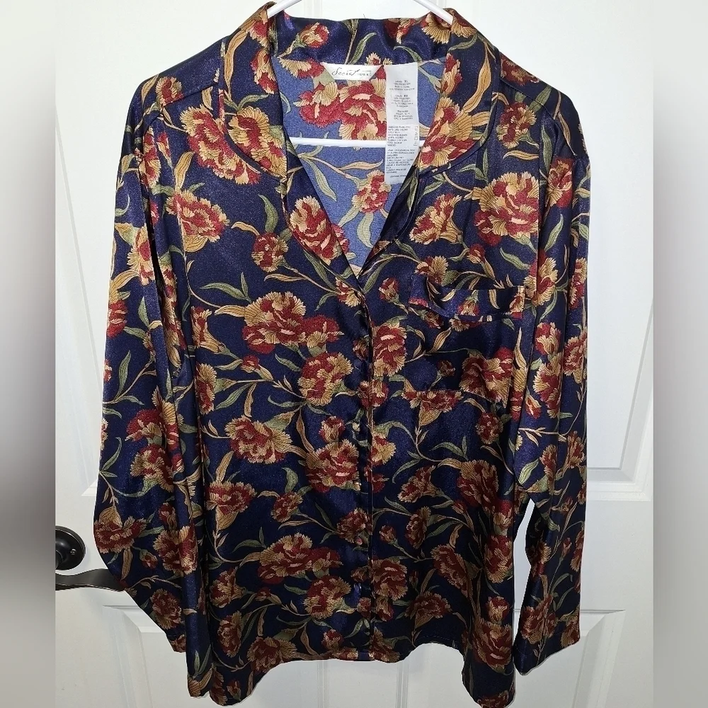 Secret Treasures 2 piece pajama set in a size XL. Silky soft polyester. Loose